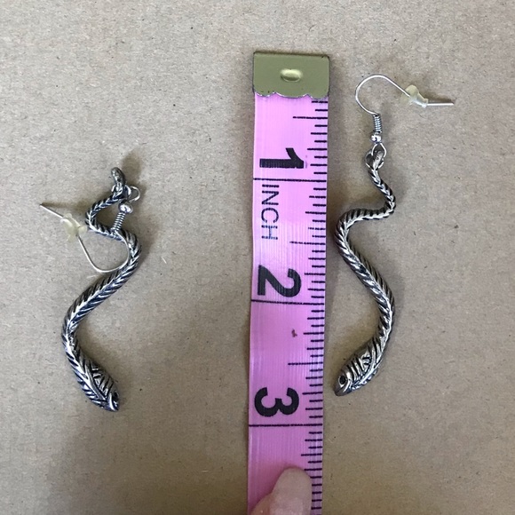 Snake silver metal hook pierce earrings - Picture 4 of 4